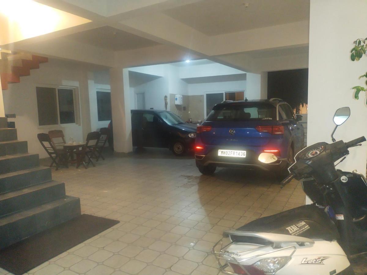 ماديكيري The Two Bedroom House المظهر الخارجي الصورة